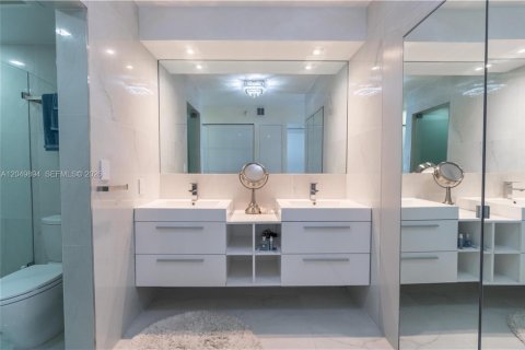 Condo in Aventura, Florida, 2 bedrooms № 2193481 - photo 20