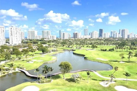 Condo in Aventura, Florida, 2 bedrooms № 2193481 - photo 9