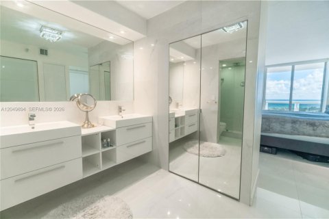 Condo in Aventura, Florida, 2 bedrooms № 2193481 - photo 10