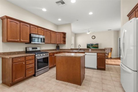 House in Leesburg, Florida 2 bedrooms, 161.46 sq.m. № 2394086 - photo 14
