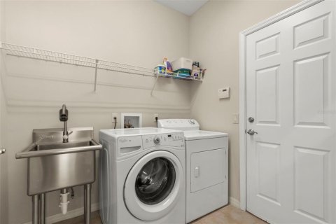 House in Leesburg, Florida 2 bedrooms, 161.46 sq.m. № 2394086 - photo 27