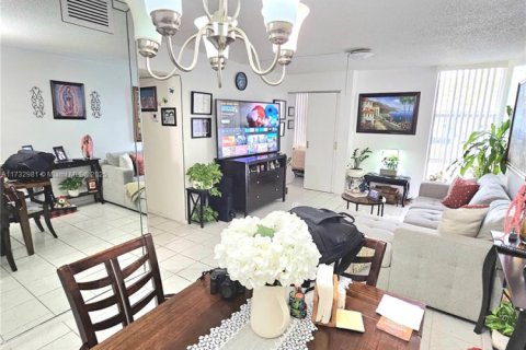 Copropriété à vendre à Sunny Isles Beach, Floride: 2 chambres, 74.41 m2 № 1482283 - photo 1
