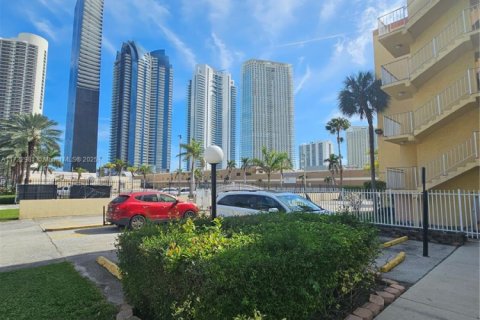 Copropriété à vendre à Sunny Isles Beach, Floride: 2 chambres, 74.41 m2 № 1482283 - photo 5