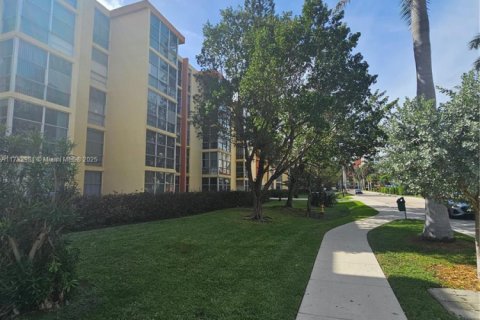 Copropriété à vendre à Sunny Isles Beach, Floride: 2 chambres, 74.41 m2 № 1482283 - photo 2
