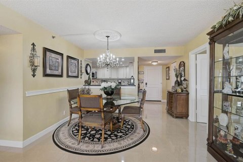 Condo in Saint Petersburg, Florida, 2 bedrooms  № 1759879 - photo 5