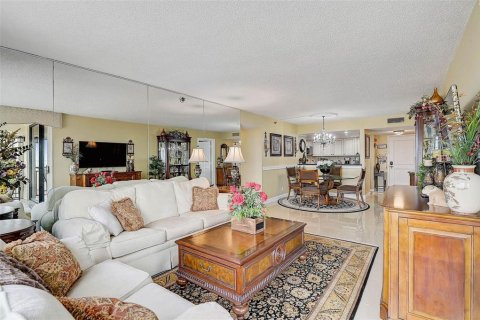 Condo in Saint Petersburg, Florida, 2 bedrooms  № 1759879 - photo 14