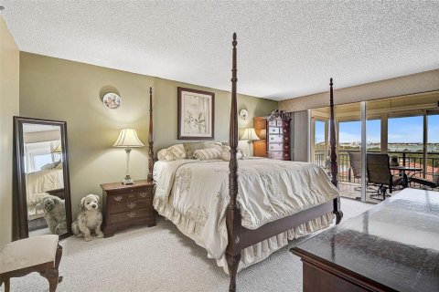 Condo in Saint Petersburg, Florida, 2 bedrooms  № 1759879 - photo 22