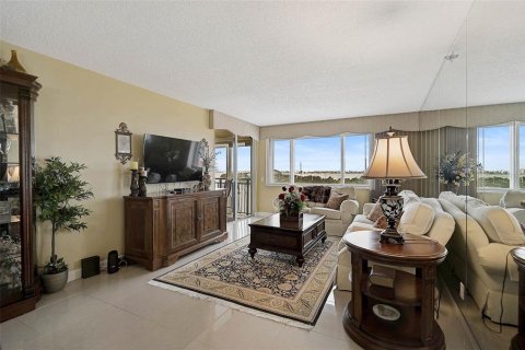 Condo in Saint Petersburg, Florida, 2 bedrooms  № 1759879 - photo 13