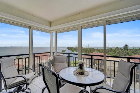 Condo in Saint Petersburg, Florida, 2 bedrooms  № 1759879 - photo 28