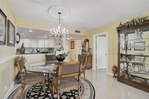 Condo in Saint Petersburg, Florida, 2 bedrooms  № 1759879 - photo 4