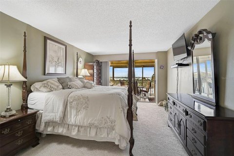 Condo in Saint Petersburg, Florida, 2 bedrooms  № 1759879 - photo 24
