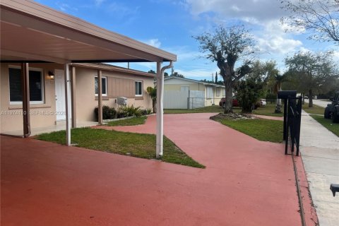 House in Cutler Bay, Florida 3 bedrooms, 109.16 sq.m. № 2036574 - photo 8