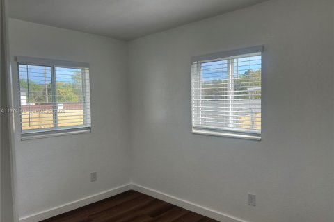 House in Cutler Bay, Florida 3 bedrooms, 109.16 sq.m. № 2036574 - photo 23