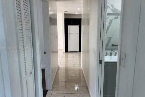 House in Cutler Bay, Florida 3 bedrooms, 109.16 sq.m. № 2036574 - photo 11