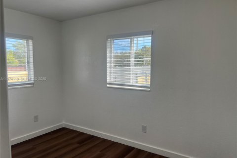 House in Cutler Bay, Florida 3 bedrooms, 109.16 sq.m. № 2036574 - photo 25