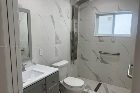 House in Cutler Bay, Florida 3 bedrooms, 109.16 sq.m. № 2036574 - photo 22