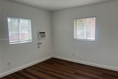 House in Cutler Bay, Florida 3 bedrooms, 109.16 sq.m. № 2036574 - photo 27