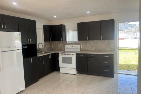 House in Cutler Bay, Florida 3 bedrooms, 109.16 sq.m. № 2036574 - photo 15