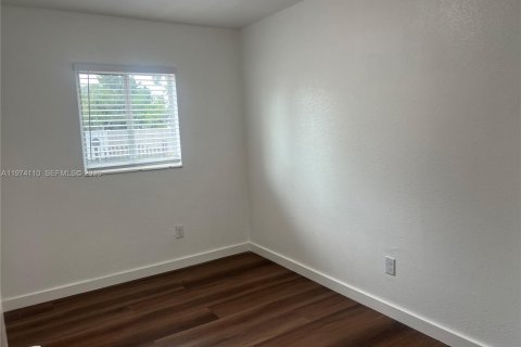 House in Cutler Bay, Florida 3 bedrooms, 109.16 sq.m. № 2036574 - photo 19