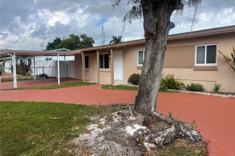 House in Cutler Bay, Florida 3 bedrooms, 109.16 sq.m. № 2036574 - photo 3