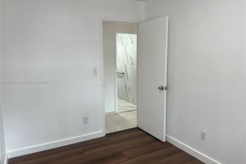 House in Cutler Bay, Florida 3 bedrooms, 109.16 sq.m. № 2036574 - photo 21