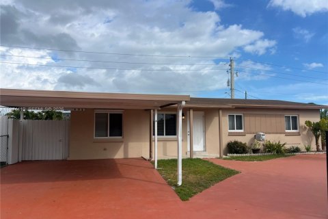 House in Cutler Bay, Florida 3 bedrooms, 109.16 sq.m. № 2036574 - photo 7