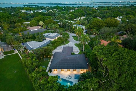 Снять в аренду виллу или дом в Майами, Флорида 4 спальни, 325.53м2, № 2041464 - фото 3