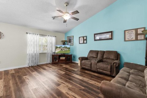 Villa ou maison à vendre à Weeki Wachee, Floride: 3 chambres, 181.62 m2 № 1835012 - photo 11
