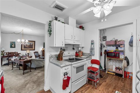 Condo in Lakeland, Florida, 2 bedrooms  № 1900971 - photo 13