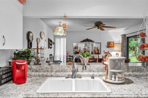 Condo in Lakeland, Florida, 2 bedrooms  № 1900971 - photo 12