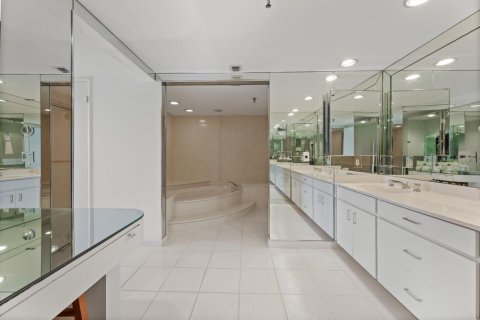 Condo in Palm Beach, Florida, 3 bedrooms  № 2158422 - photo 18