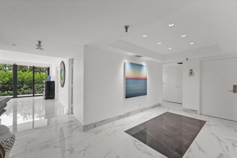 Condo in Palm Beach, Florida, 3 bedrooms  № 2158422 - photo 2