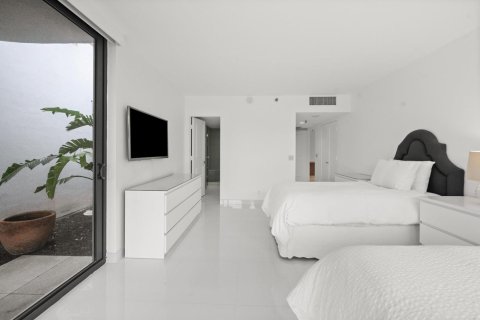 Condo in Palm Beach, Florida, 3 bedrooms  № 2158422 - photo 23