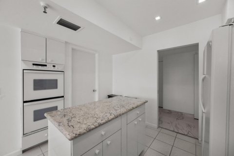 Condo in Palm Beach, Florida, 3 bedrooms  № 2158422 - photo 11