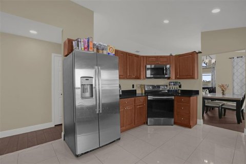 Casa en venta en Kissimmee, Florida, 3 dormitorios, 129.69 m2 № 2387560 - foto 8