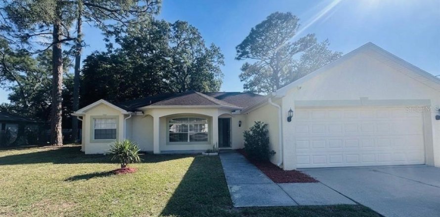 Villa ou maison à Spring Hill, Floride 3 chambres, 146.32 m2 № 2111696