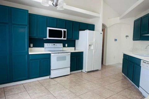 Villa ou maison à louer à Spring Hill, Floride: 3 chambres, 146.32 m2 № 2111696 - photo 6