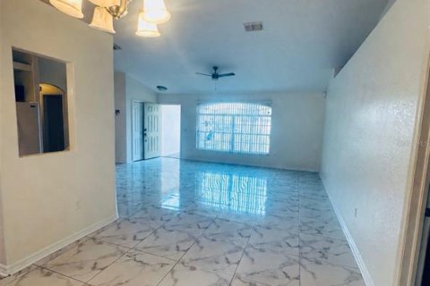 Villa ou maison à louer à Spring Hill, Floride: 3 chambres, 146.32 m2 № 2111696 - photo 3