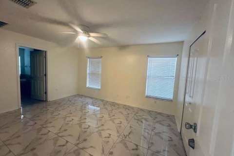 Villa ou maison à louer à Spring Hill, Floride: 3 chambres, 146.32 m2 № 2111696 - photo 2