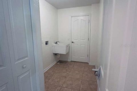 Villa ou maison à louer à Spring Hill, Floride: 3 chambres, 146.32 m2 № 2111696 - photo 7