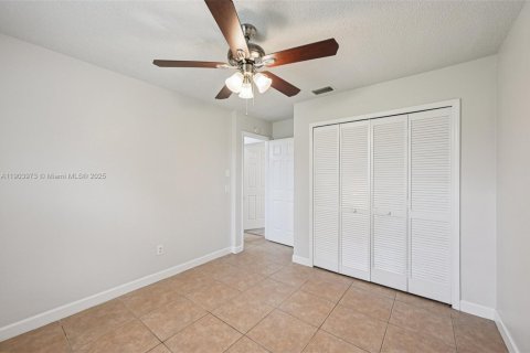Casa en venta en Port St. Lucie, Florida, 3 dormitorios, 116.03 m2 № 1964914 - foto 25