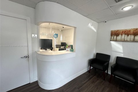 Commercial property in Sunrise, Florida № 1840844 - photo 2