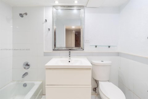 Condominio en venta en Lauderhill, Florida, 3 dormitorios, 162.58 m2 № 1964184 - foto 16