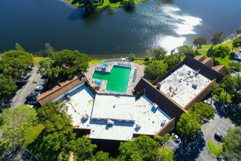 Condominio en venta en Lauderhill, Florida, 3 dormitorios, 162.58 m2 № 1964184 - foto 1