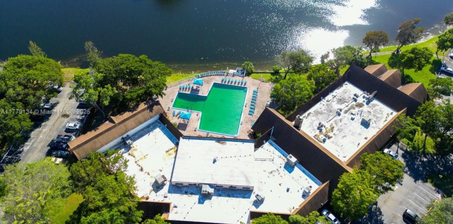 Condominio en Lauderhill, Florida, 3 dormitorios № 1964184