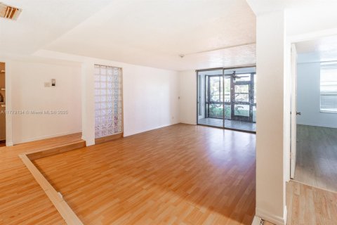 Condominio en venta en Lauderhill, Florida, 3 dormitorios, 162.58 m2 № 1964184 - foto 9