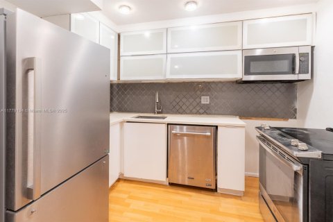 Condominio en venta en Lauderhill, Florida, 3 dormitorios, 162.58 m2 № 1964184 - foto 12