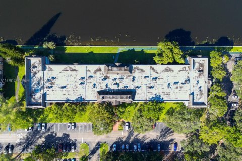 Condominio en venta en Lauderhill, Florida, 3 dormitorios, 162.58 m2 № 1964184 - foto 26