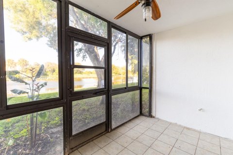 Condominio en venta en Lauderhill, Florida, 3 dormitorios, 162.58 m2 № 1964184 - foto 11