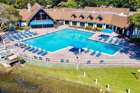 Condominio en venta en Lauderhill, Florida, 3 dormitorios, 162.58 m2 № 1964184 - foto 2